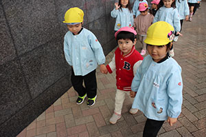 お散歩へでかけました　ひよこ・ひまわり