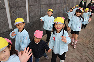 お散歩へでかけました　ひよこ・ひまわり