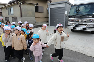 お散歩へでかけました　ぺんぎん・たんぽぽ