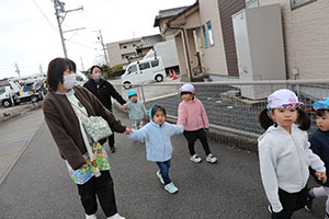 お散歩へでかけました　ぺんぎん・たんぽぽ
