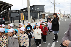 お散歩へでかけました　ぺんぎん・たんぽぽ