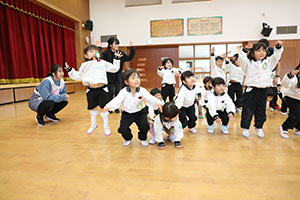 体操教室 　ー跳び箱ー　ことり