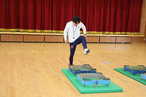 体操教室 　ー跳び箱ー　ことり