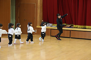 体操教室 　ー跳び箱ー　ことり