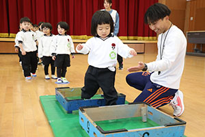体操教室 　ー跳び箱ー　ことり