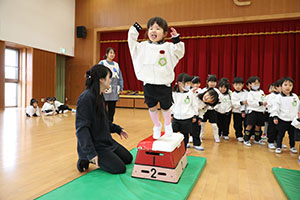 体操教室 　ー跳び箱ー　ことり