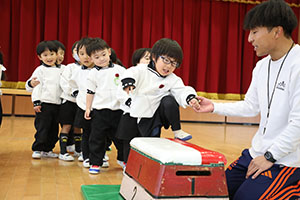 体操教室 　ー跳び箱ー　ことり