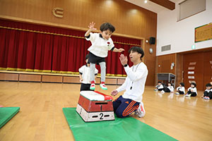 体操教室 　ー跳び箱ー　ことり