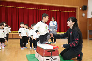 体操教室 　ー跳び箱ー　ことり