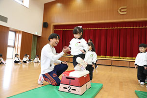 体操教室 　ー跳び箱ー　ことり