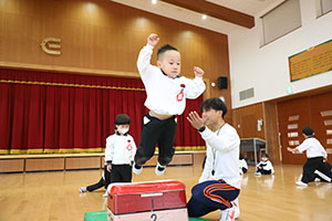 体操教室 　ー跳び箱ー　りす