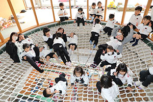 ネット遊具で遊びました　うさぎ