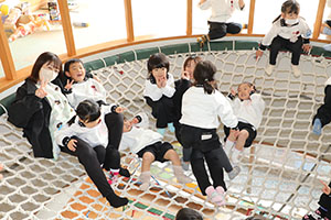 ネット遊具で遊びました　うさぎ