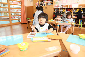 絵馬の制作　ひよこ