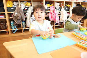 絵馬の制作　ひよこ