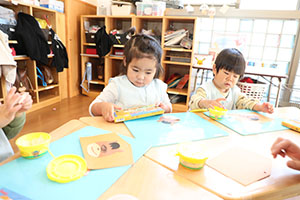 絵馬の制作　ひよこ