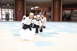 雪だるまころがし　うさぎ・ぱんだ