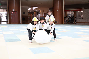 雪だるまころがし　うさぎ・ぱんだ