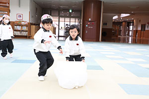 雪だるまころがし　うさぎ・ぱんだ