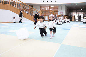 雪だるまころがし　うさぎ・ぱんだ