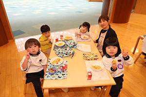 みんなでお給食　あひる・すみれ