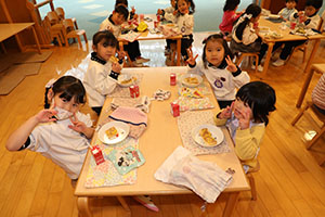 みんなでお給食　あひる・すみれ