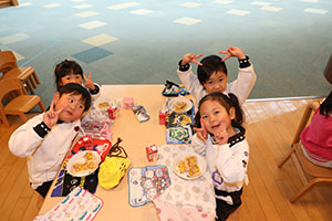 みんなでお給食　あひる・すみれ