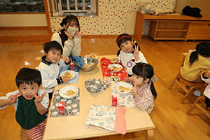 みんなでお給食　あひる・すみれ