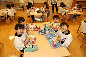 みんなでお給食　あひる・すみれ