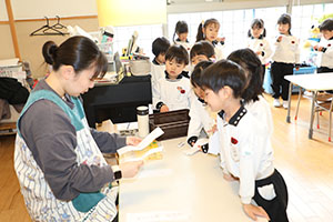 書初め大会　がんばったね！　年中組