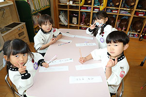 書初め大会　がんばったね！　年中組