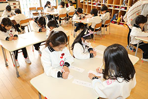 書初め大会　がんばったね！　年中組