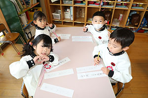 書初め大会　がんばったね！　年中組
