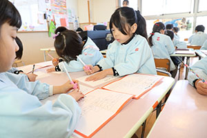 書初め大会　がんばりました　年長組　NO.2