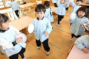 コマの制作　きりん