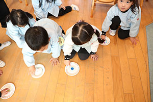 コマの制作　きりん