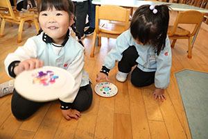 コマの制作　きりん