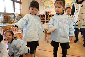 コマの制作　きりん