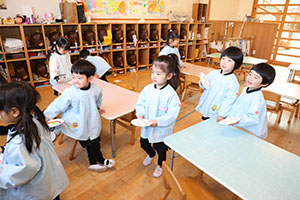 コマの制作　きりん