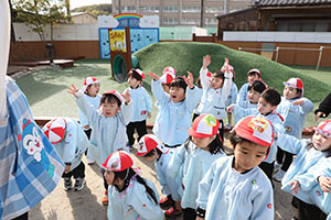 マラソン頑張っています　ひよこ・りす・うさぎ・ばら