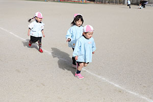 マラソン頑張っています　ひよこ・りす・うさぎ・ばら