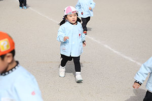 マラソン頑張っています　ひよこ・りす・うさぎ・ばら