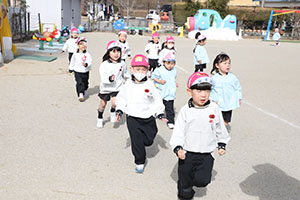 マラソン頑張っています　ひよこ・りす・うさぎ・ばら