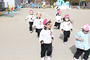 マラソン頑張っています　ひよこ・りす・うさぎ・ばら