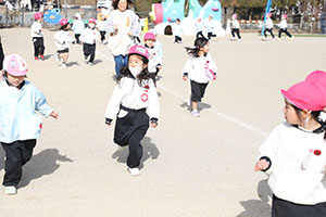マラソン頑張っています　ひよこ・りす・うさぎ・ばら