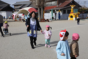 マラソン頑張っています　ひよこ・りす・うさぎ・ばら