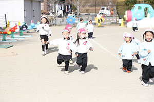 マラソン頑張っています　ひよこ・りす・うさぎ・ばら
