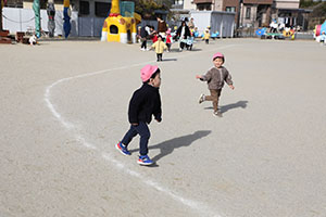 マラソン頑張っています　ひよこ・りす・うさぎ・ばら