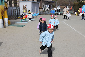 マラソン頑張っています　ひよこ・りす・うさぎ・ばら