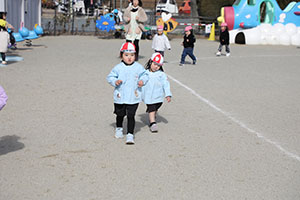 マラソン頑張っています　ひよこ・りす・うさぎ・ばら